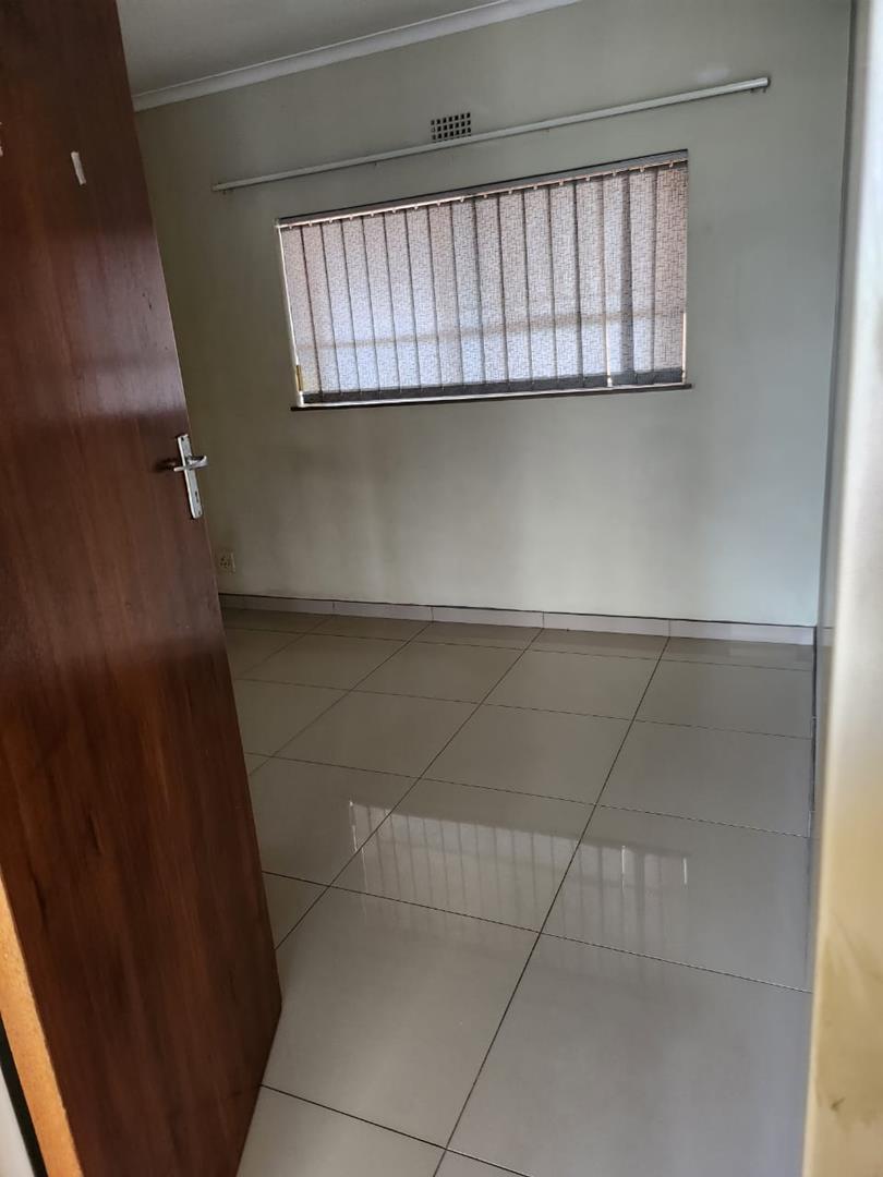 To Let 2 Bedroom Property for Rent in Gosforth Park Gauteng