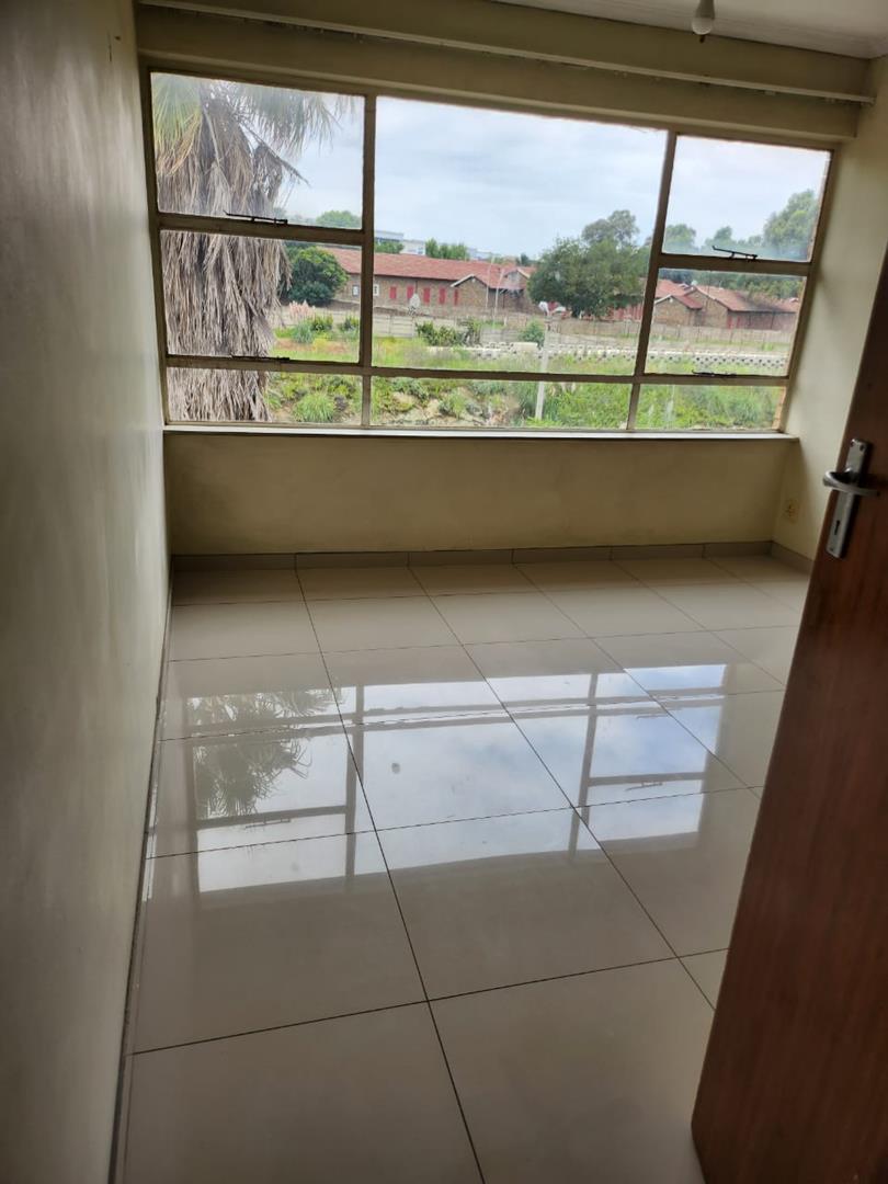 To Let 2 Bedroom Property for Rent in Gosforth Park Gauteng