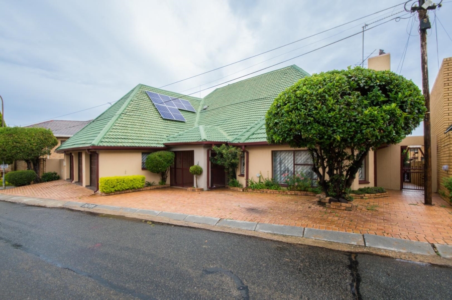 4 Bedroom Property for Sale in Diepkloof Gauteng