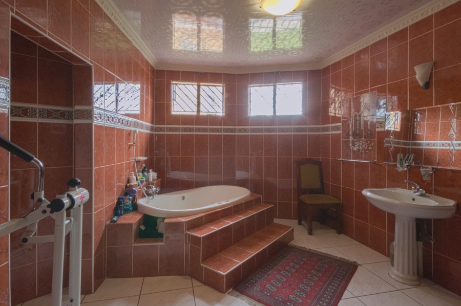 4 Bedroom Property for Sale in Diepkloof Gauteng