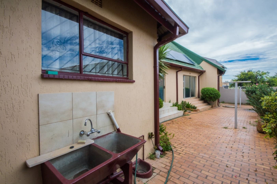 4 Bedroom Property for Sale in Diepkloof Gauteng