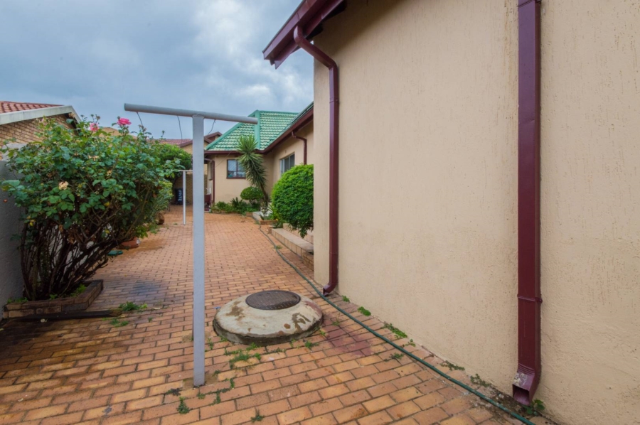 4 Bedroom Property for Sale in Diepkloof Gauteng