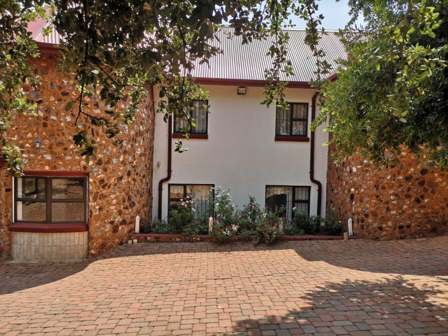 5 Bedroom Property for Sale in Hennops River Gauteng