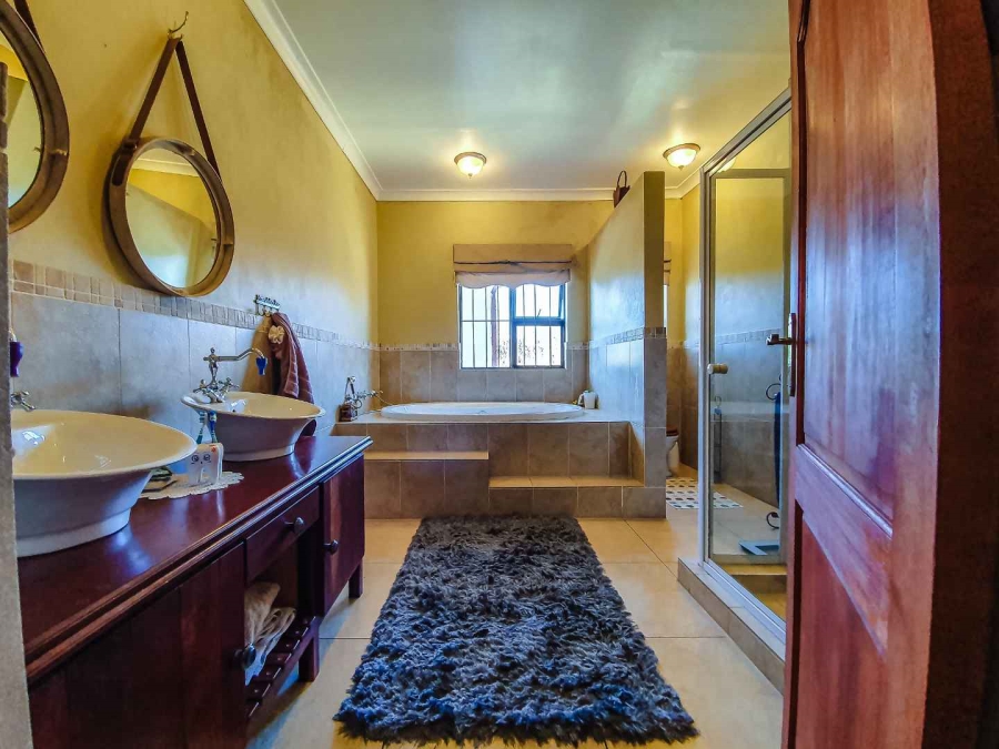 5 Bedroom Property for Sale in Hennops River Gauteng
