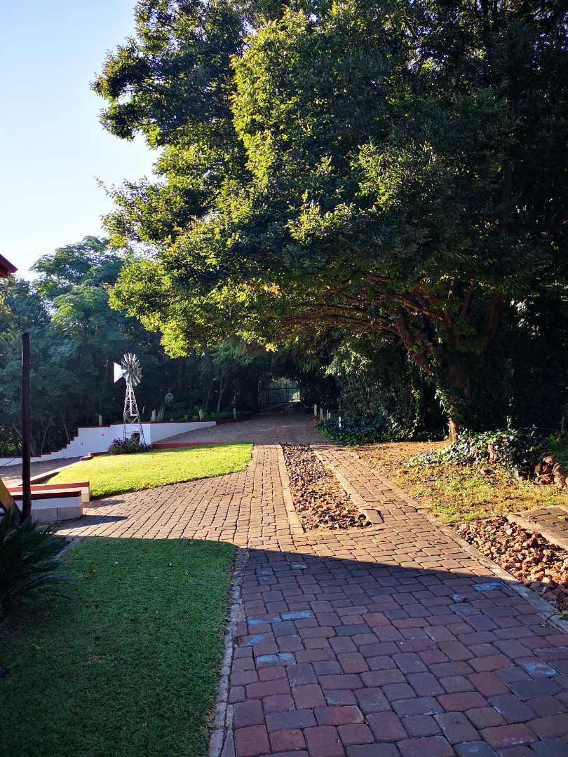 5 Bedroom Property for Sale in Hennops River Gauteng