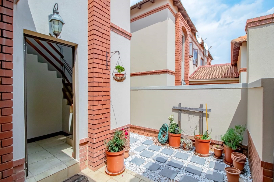 To Let 3 Bedroom Property for Rent in Faerie Glen Gauteng