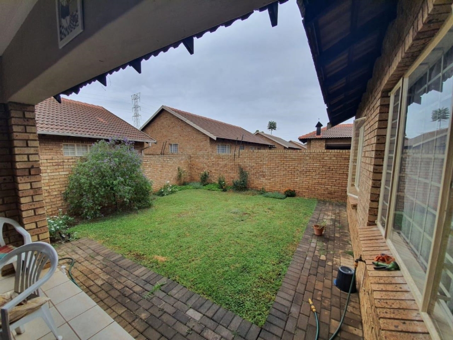 To Let 2 Bedroom Property for Rent in Annlin Gauteng