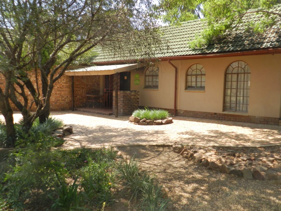 18 Bedroom Property for Sale in Hekpoort Gauteng