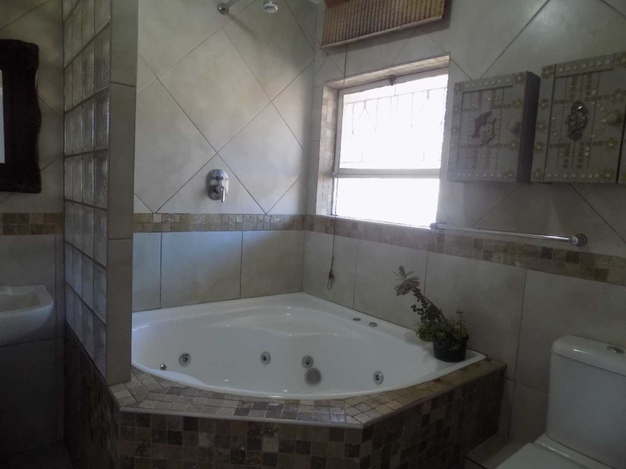 To Let 2 Bedroom Property for Rent in River Club Gauteng