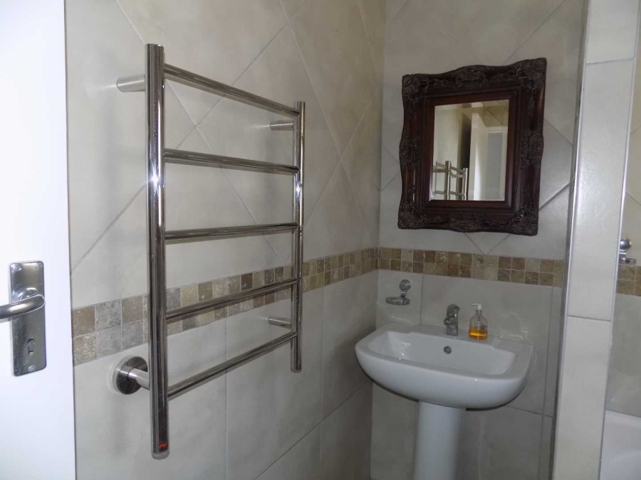 To Let 2 Bedroom Property for Rent in River Club Gauteng