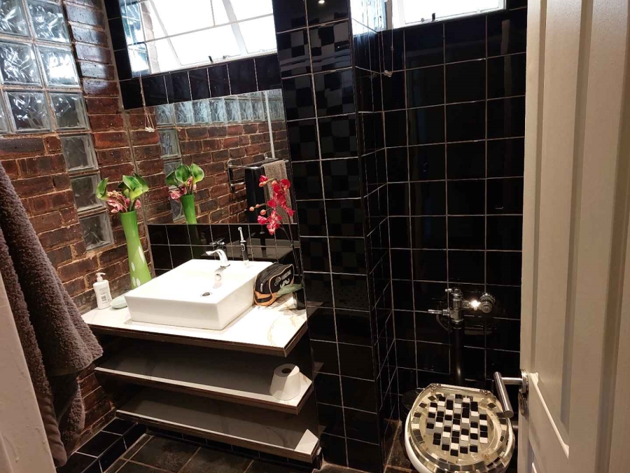 To Let 2 Bedroom Property for Rent in Rosebank Gauteng