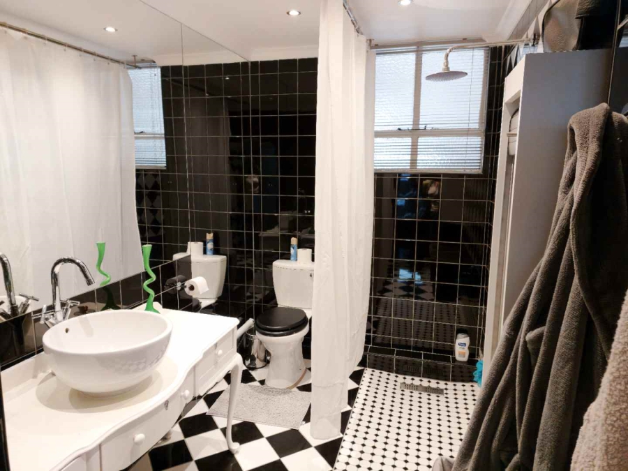 To Let 2 Bedroom Property for Rent in Rosebank Gauteng
