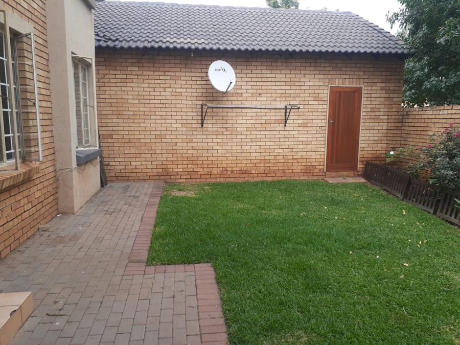 2 Bedroom Property for Sale in Monavoni A H Gauteng