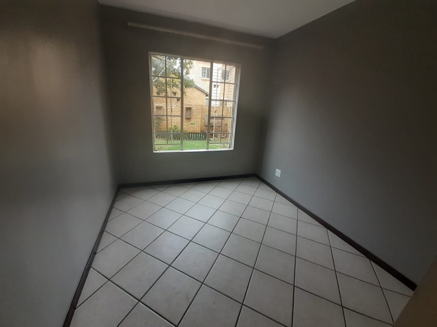 2 Bedroom Property for Sale in Monavoni A H Gauteng