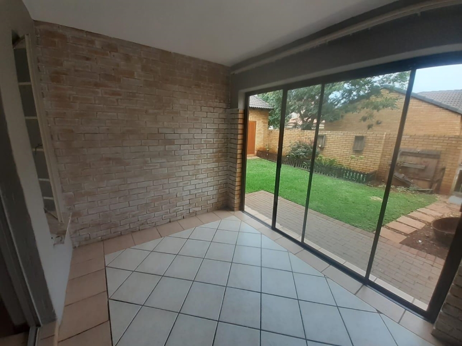 2 Bedroom Property for Sale in Monavoni A H Gauteng