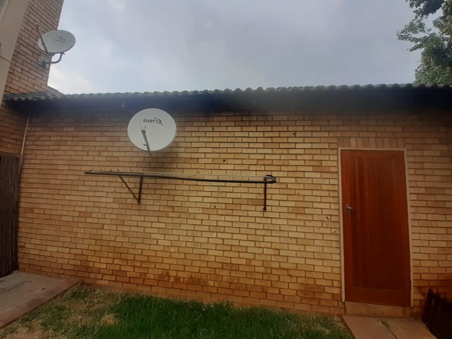 2 Bedroom Property for Sale in Monavoni A H Gauteng