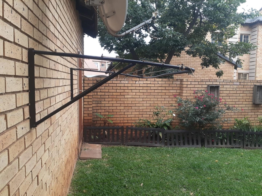 2 Bedroom Property for Sale in Monavoni A H Gauteng