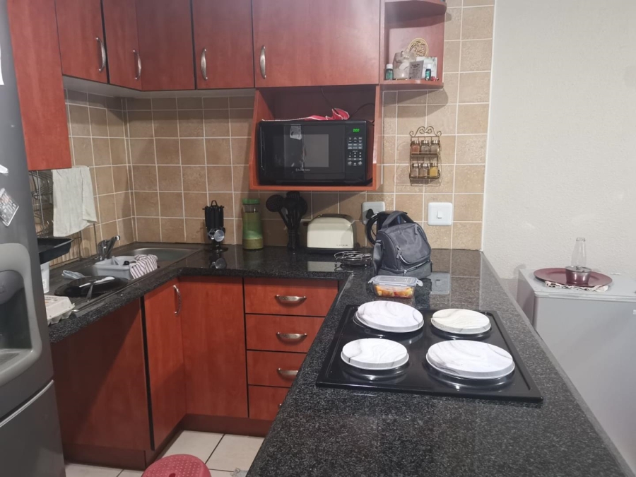 To Let 2 Bedroom Property for Rent in New Redruth Gauteng