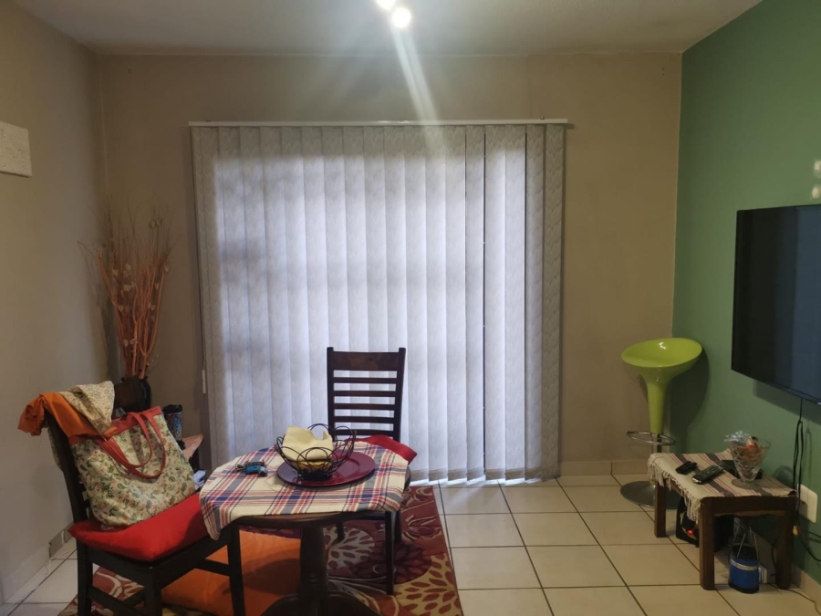 To Let 2 Bedroom Property for Rent in New Redruth Gauteng