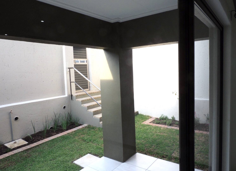 To Let 1 Bedroom Property for Rent in Sunninghill Gauteng