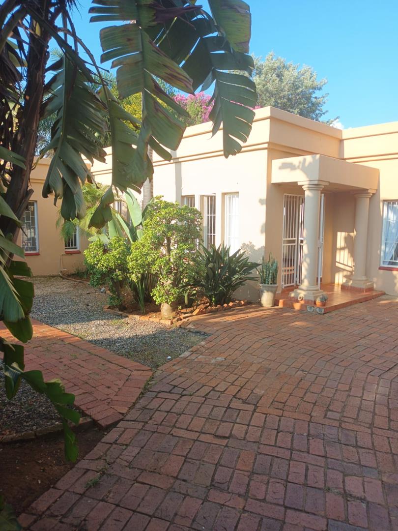 4 Bedroom Property for Sale in Waterkloof Ridge Gauteng