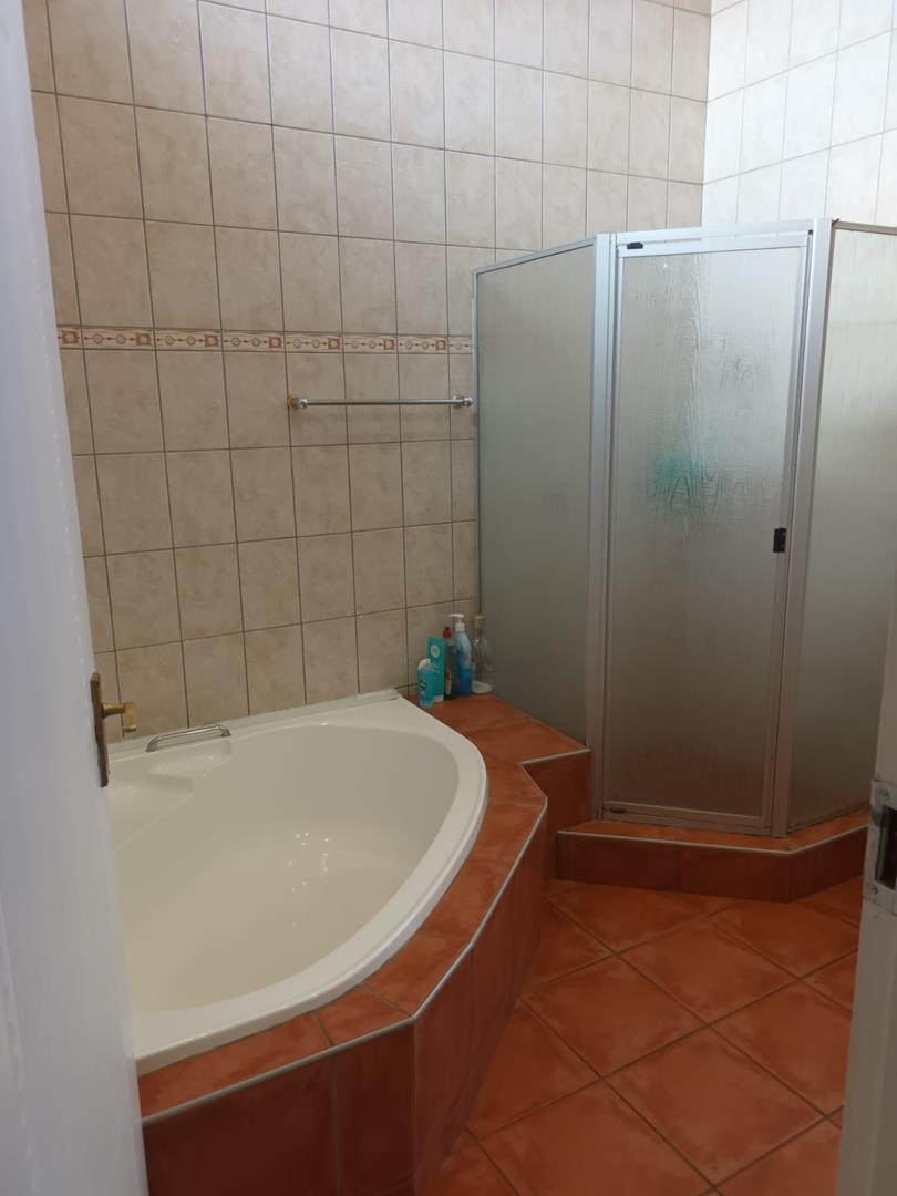 4 Bedroom Property for Sale in Waterkloof Ridge Gauteng