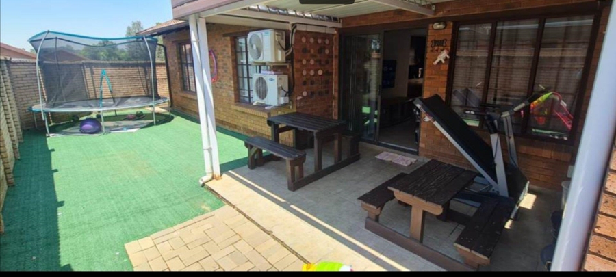 3 Bedroom Property for Sale in Equestria Gauteng