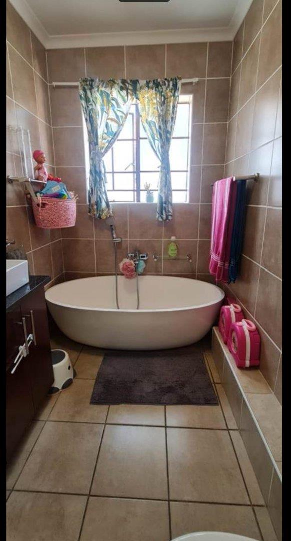 3 Bedroom Property for Sale in Equestria Gauteng