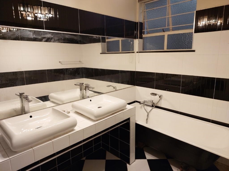 To Let 2 Bedroom Property for Rent in Rosebank Gauteng