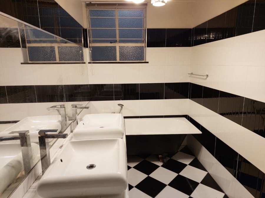 To Let 2 Bedroom Property for Rent in Rosebank Gauteng