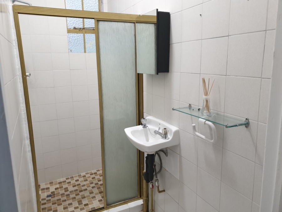 To Let 2 Bedroom Property for Rent in Rosebank Gauteng
