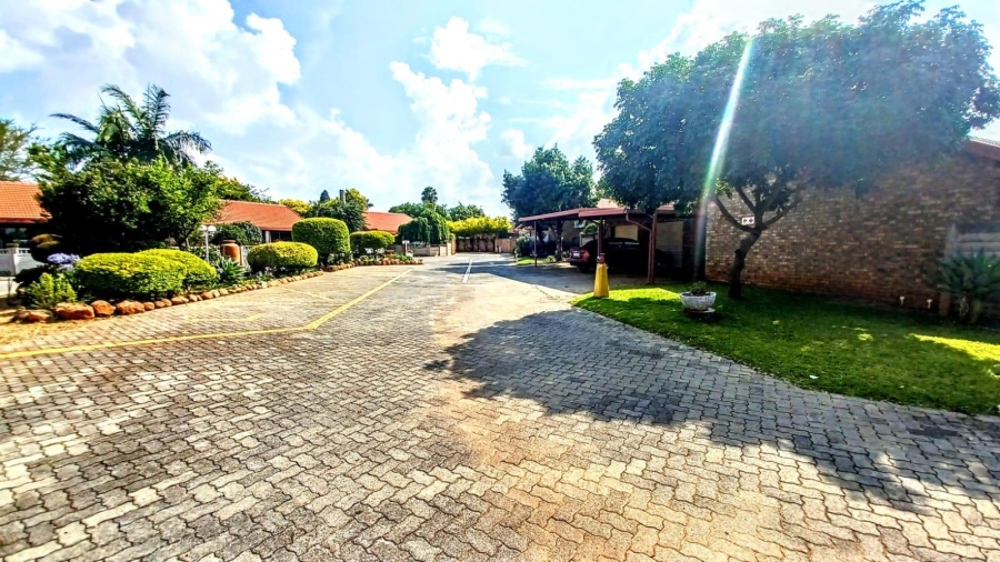 2 Bedroom Property for Sale in Doornpoort Gauteng