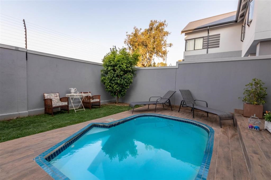 To Let 3 Bedroom Property for Rent in Broadacres Gauteng