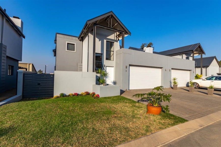 To Let 3 Bedroom Property for Rent in Broadacres Gauteng