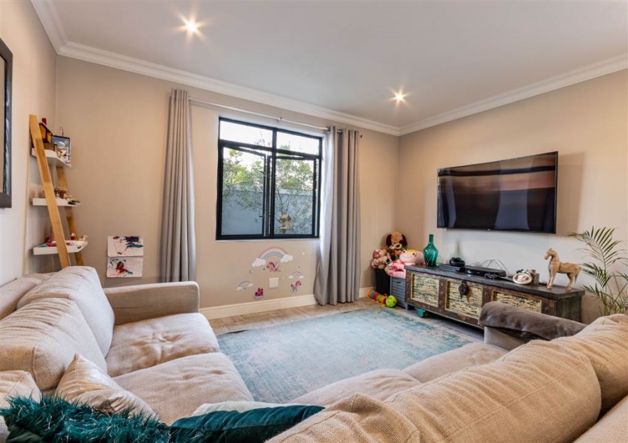 To Let 3 Bedroom Property for Rent in Broadacres Gauteng