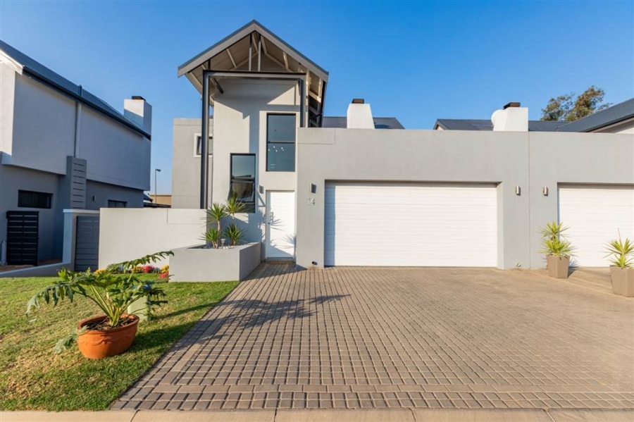To Let 3 Bedroom Property for Rent in Broadacres Gauteng
