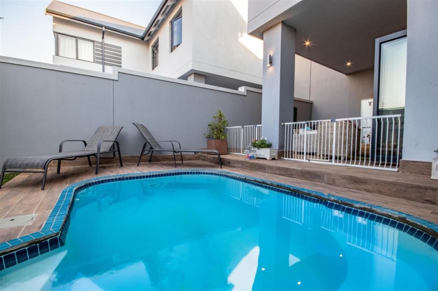 To Let 3 Bedroom Property for Rent in Broadacres Gauteng