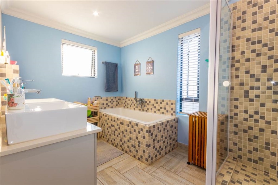 To Let 3 Bedroom Property for Rent in Broadacres Gauteng