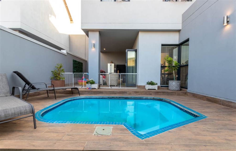 To Let 3 Bedroom Property for Rent in Broadacres Gauteng