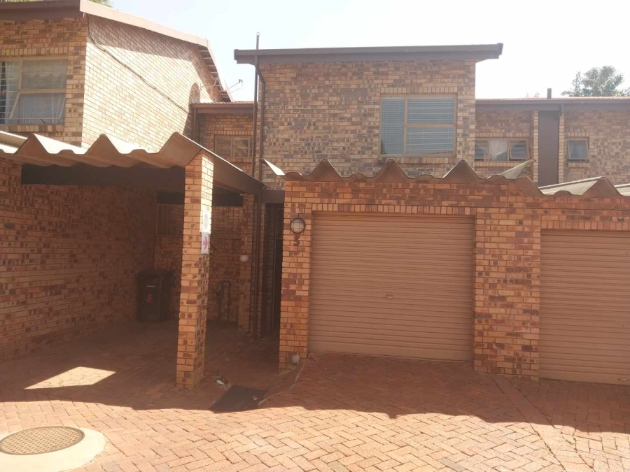 To Let 3 Bedroom Property for Rent in Weavind Park Gauteng