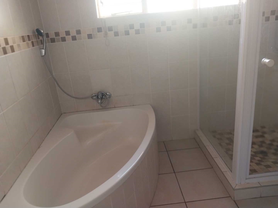 To Let 3 Bedroom Property for Rent in Weavind Park Gauteng