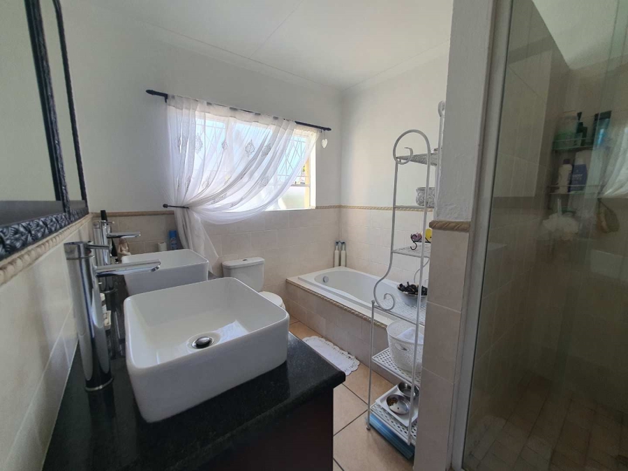 4 Bedroom Property for Sale in Brackenhurst Gauteng