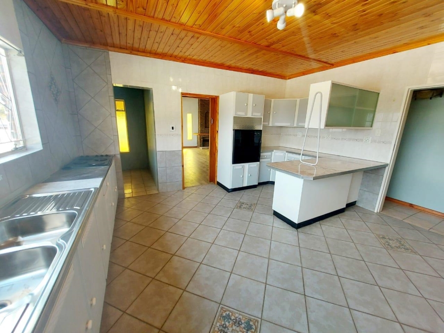 To Let 4 Bedroom Property for Rent in Mountain View Gauteng