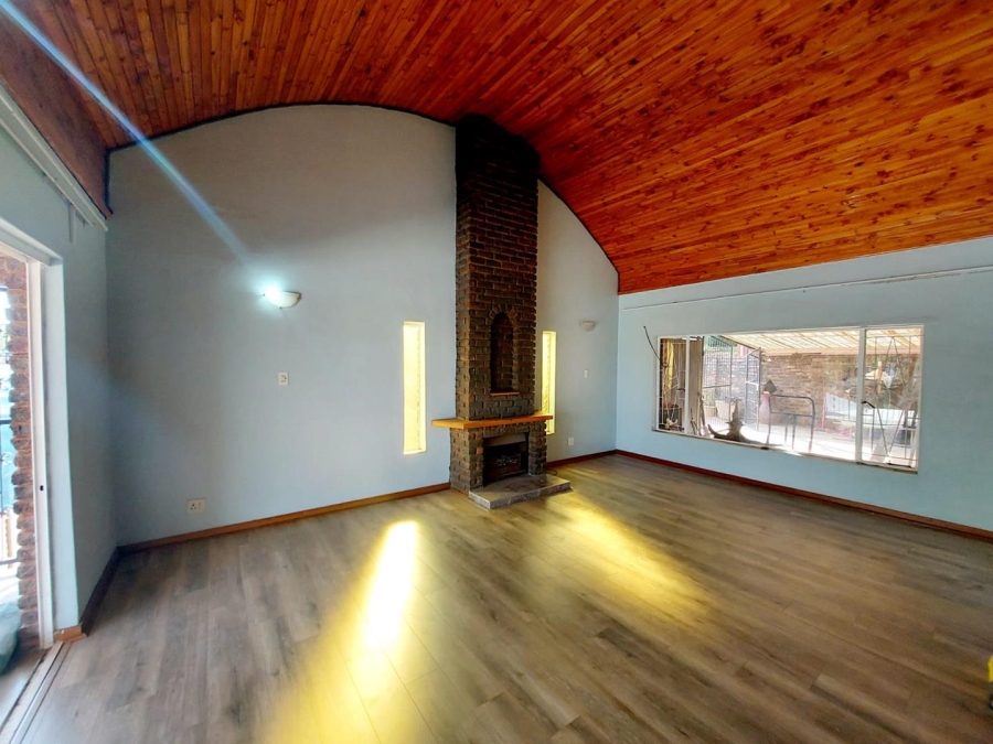 To Let 4 Bedroom Property for Rent in Mountain View Gauteng