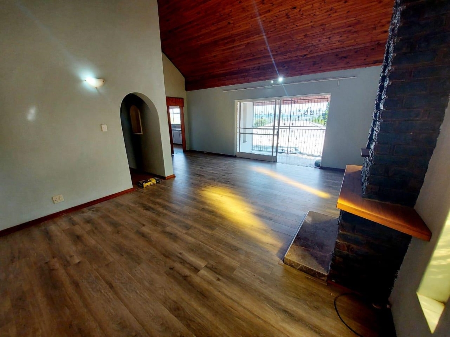 To Let 4 Bedroom Property for Rent in Mountain View Gauteng