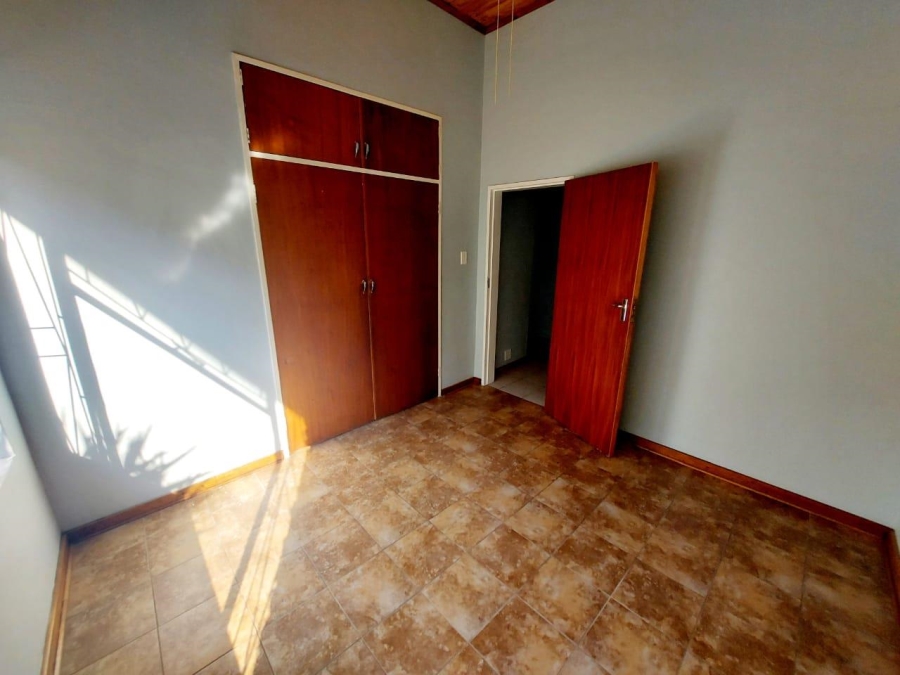 To Let 4 Bedroom Property for Rent in Mountain View Gauteng