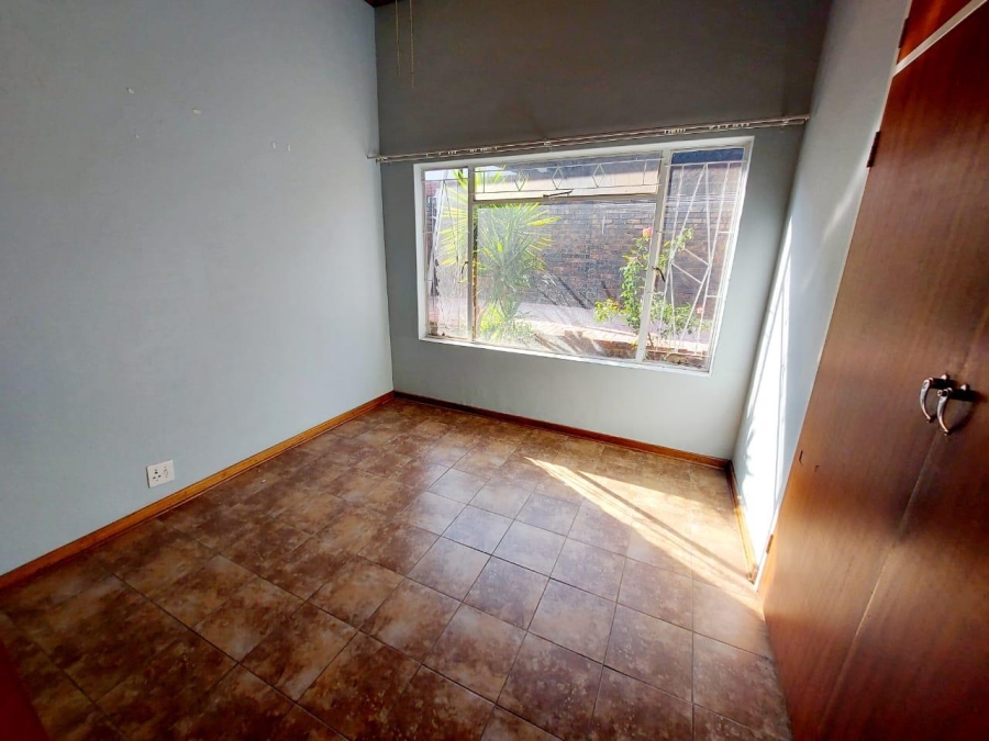 To Let 4 Bedroom Property for Rent in Mountain View Gauteng