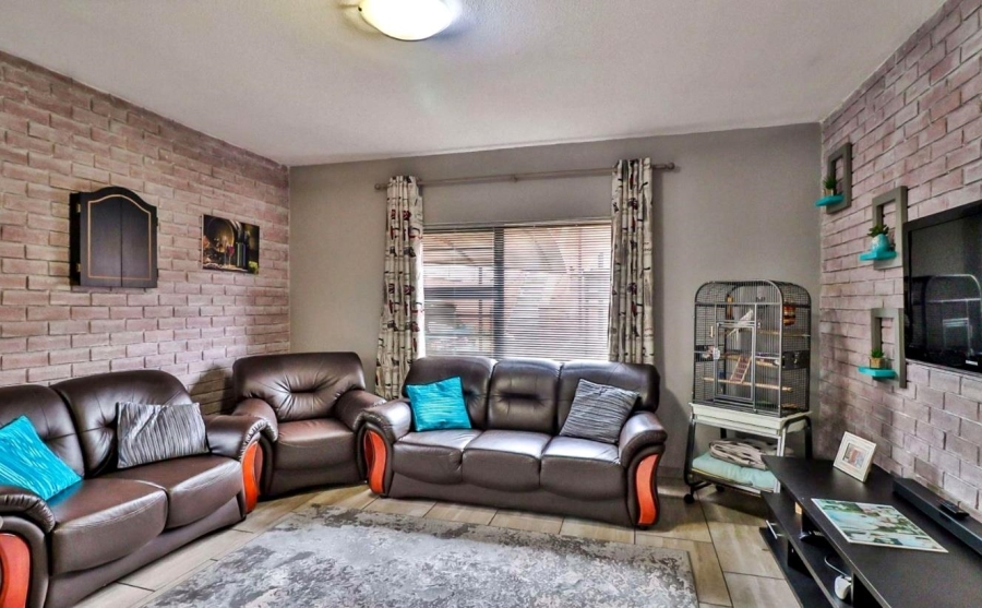 2 Bedroom Property for Sale in Florentia Gauteng