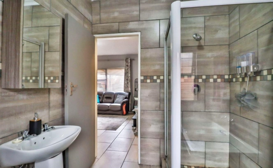 2 Bedroom Property for Sale in Florentia Gauteng