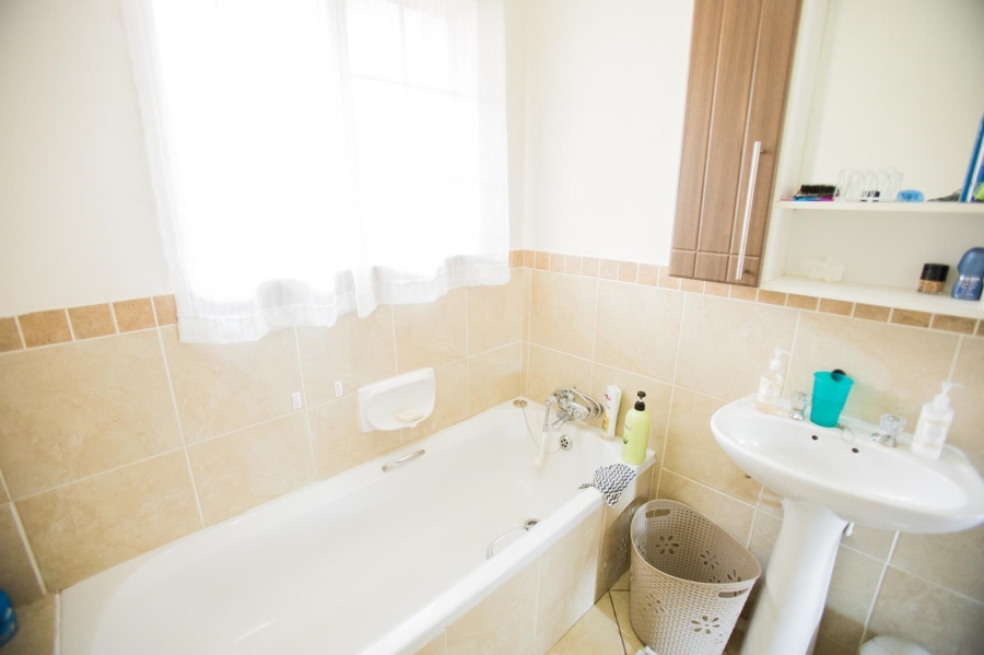 To Let 2 Bedroom Property for Rent in Mooikloof Ridge Gauteng